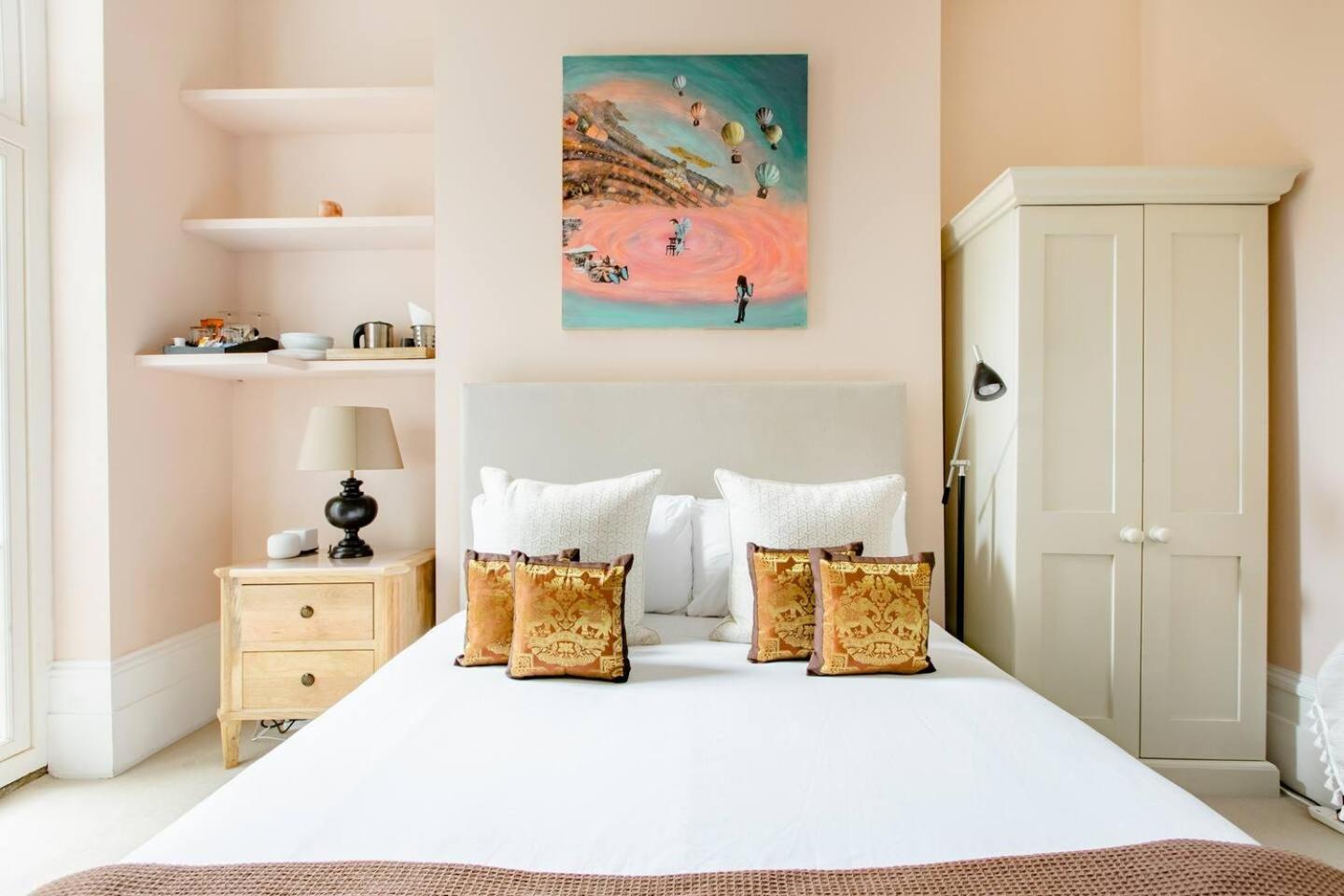 Luxury King-Bed Ensuite With Quiet Private Patio London Exterior photo