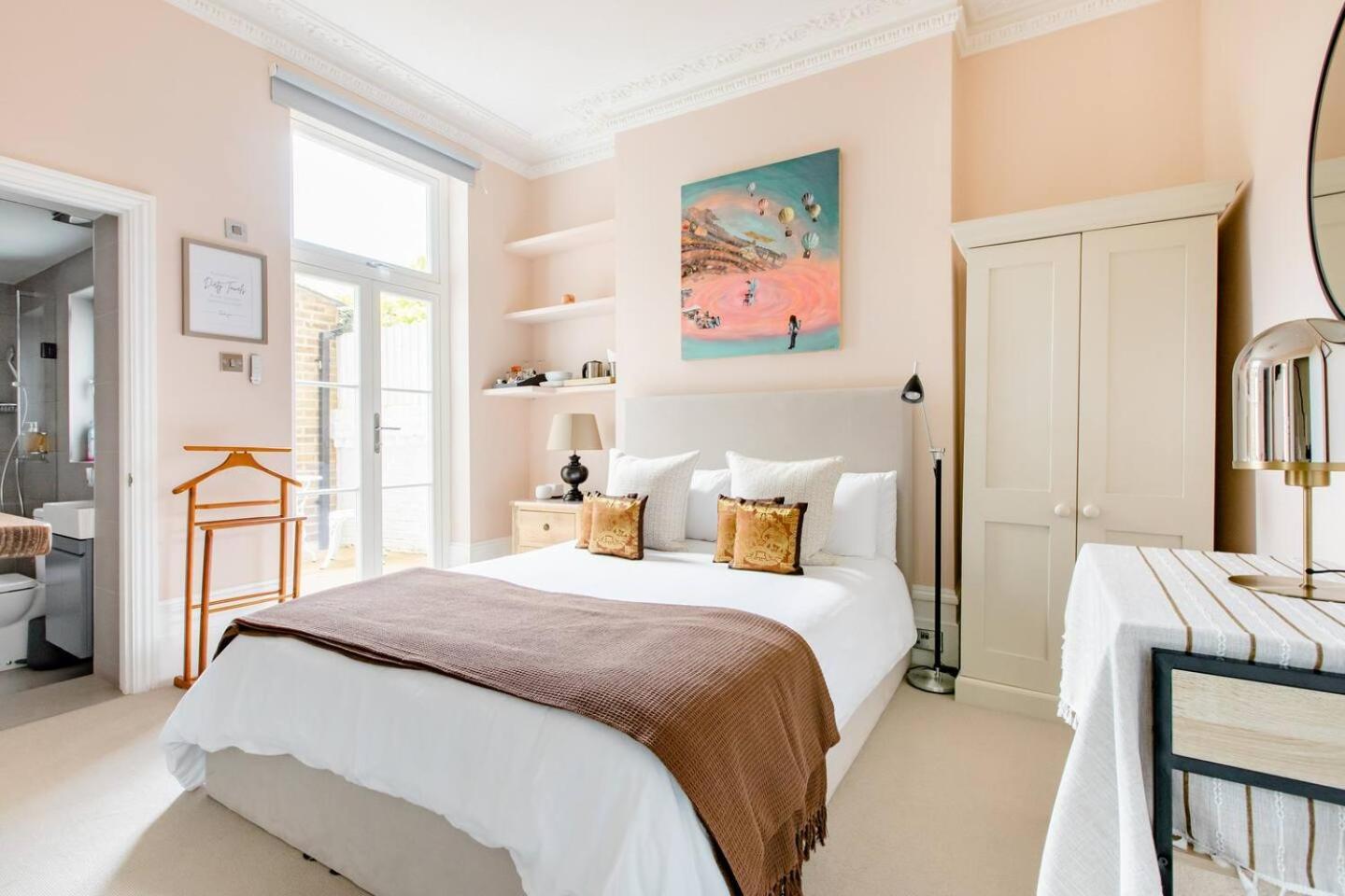 Luxury King-Bed Ensuite With Quiet Private Patio London Exterior photo