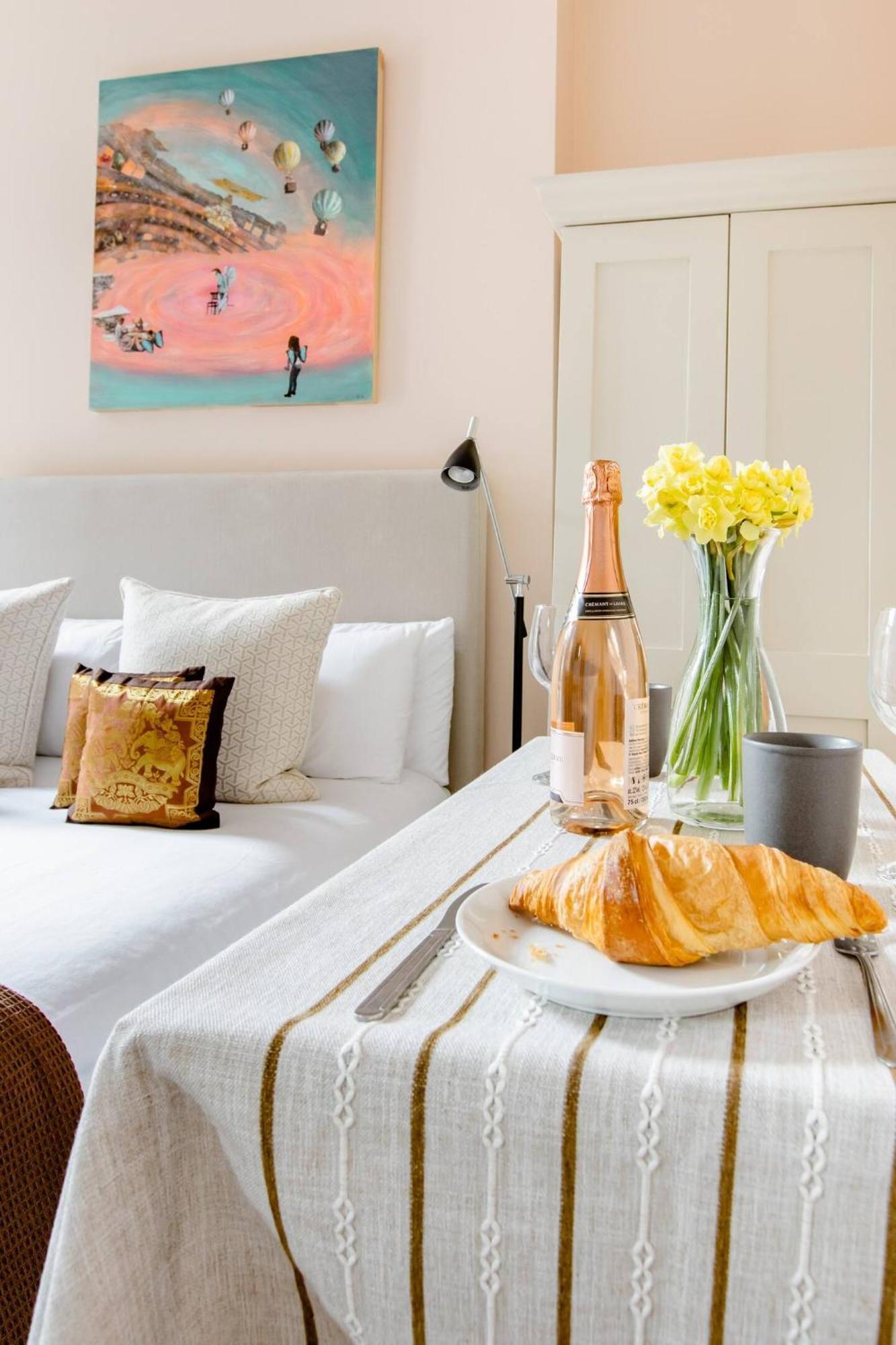 Luxury King-Bed Ensuite With Quiet Private Patio London Exterior photo